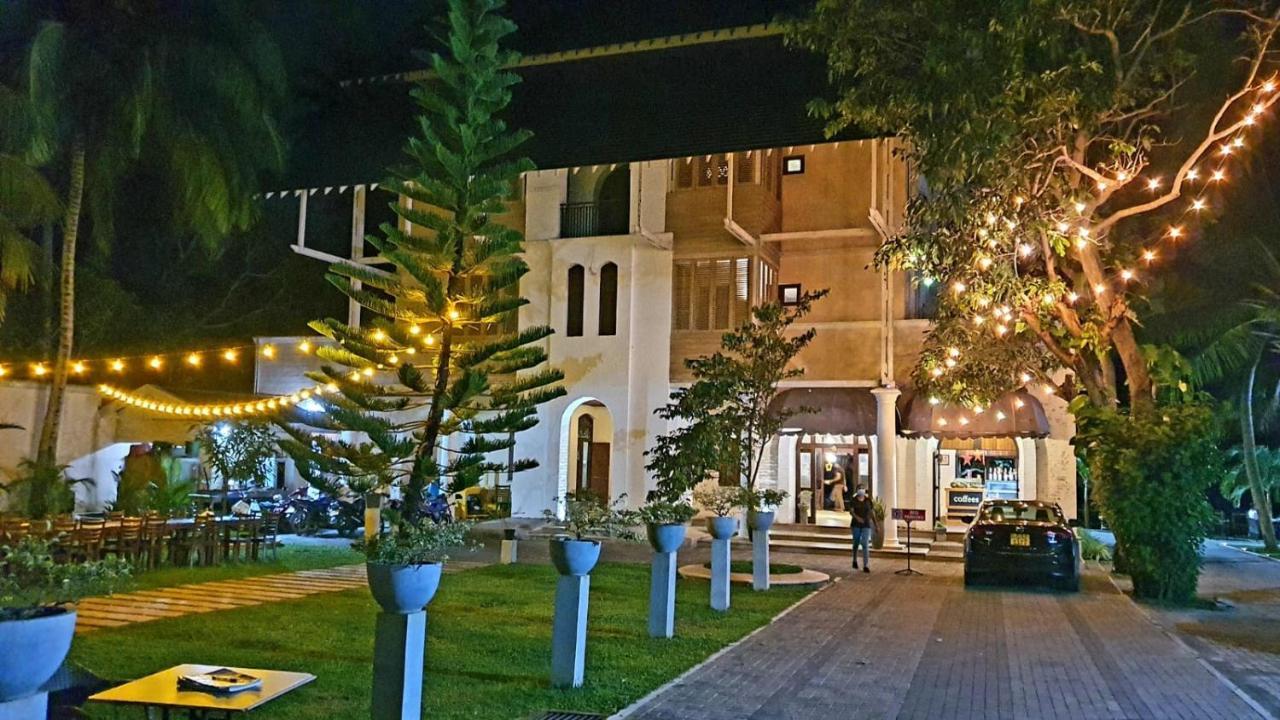 Hotel Leaf On Lagoon 카투나야크 외부 사진