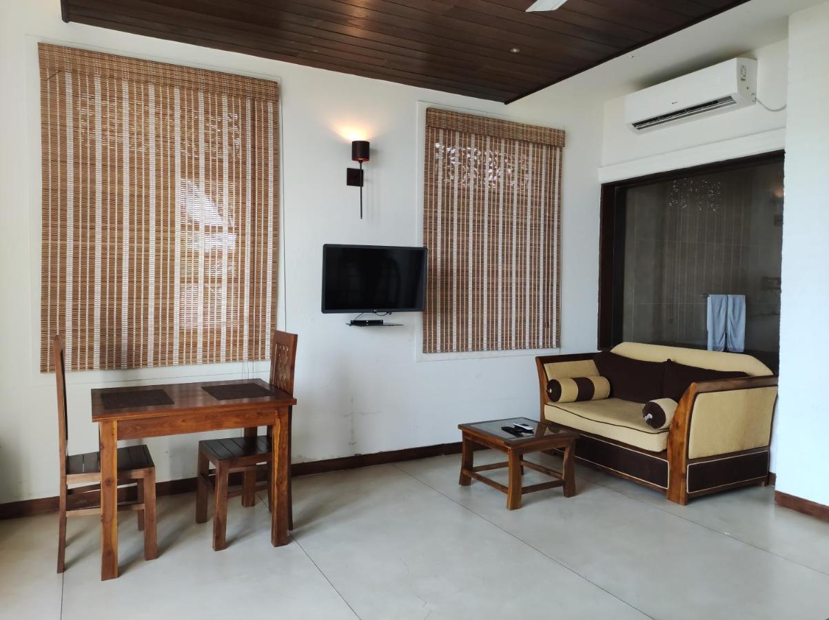 Hotel Leaf On Lagoon 카투나야크 외부 사진