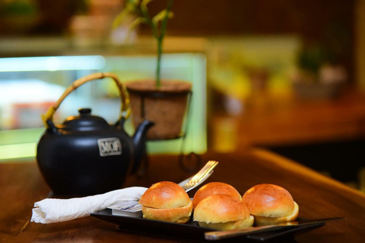 Hotel Leaf On Lagoon 카투나야크 외부 사진
